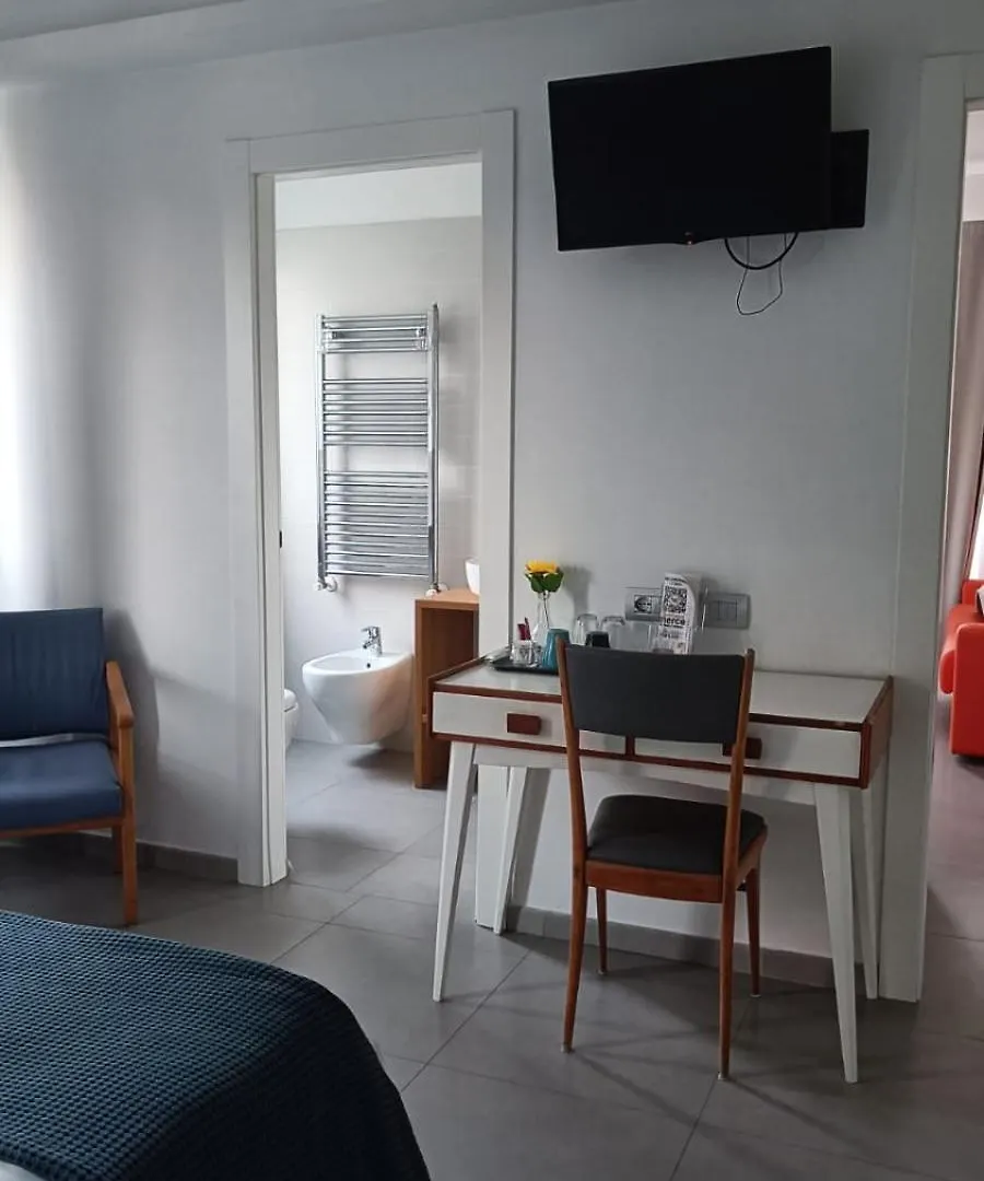 Golden Beach Residence Fregenae Apart Otel